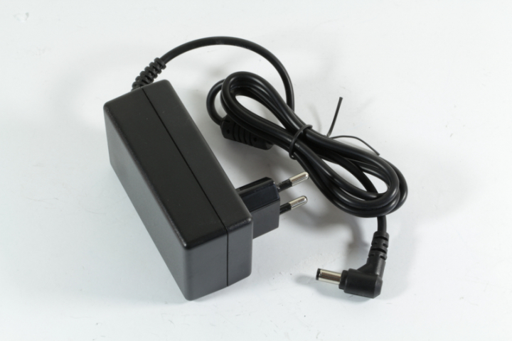 MasterLED 36 W-os beltéri tápegység, 3.0 Amper, 12 V DC MasterLED 36 W-os beltéri tápegység, 3.0 Amper, 12 V DC