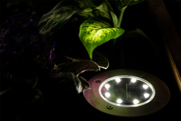 MasterLED Földbe szúrható 0,8 W-os kerek napelemes lámpa 8 SMD