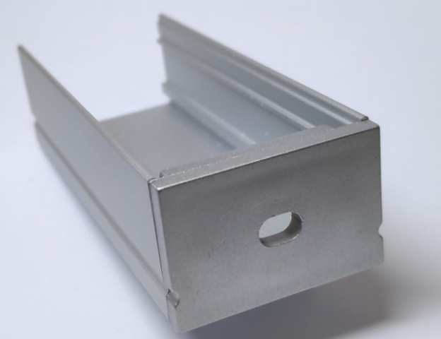 Ledprofiles ezüst színű végzáró, furattal 